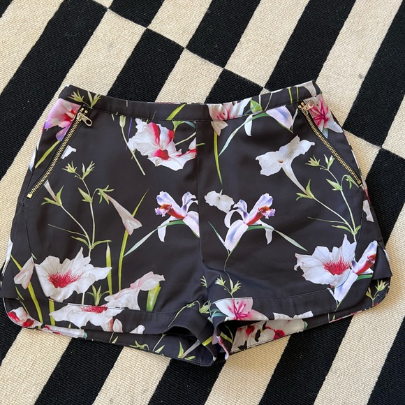 NWOT Ted Baker Machele Floral Short Size 0 - Picture 3 of 6